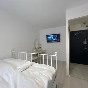 Piata Sudului Host , Bucureşti România